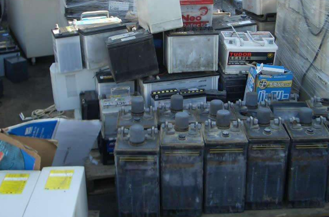 电动车旧电瓶怎么处理?专家:当废品卖是"傻子,应该这样处理
