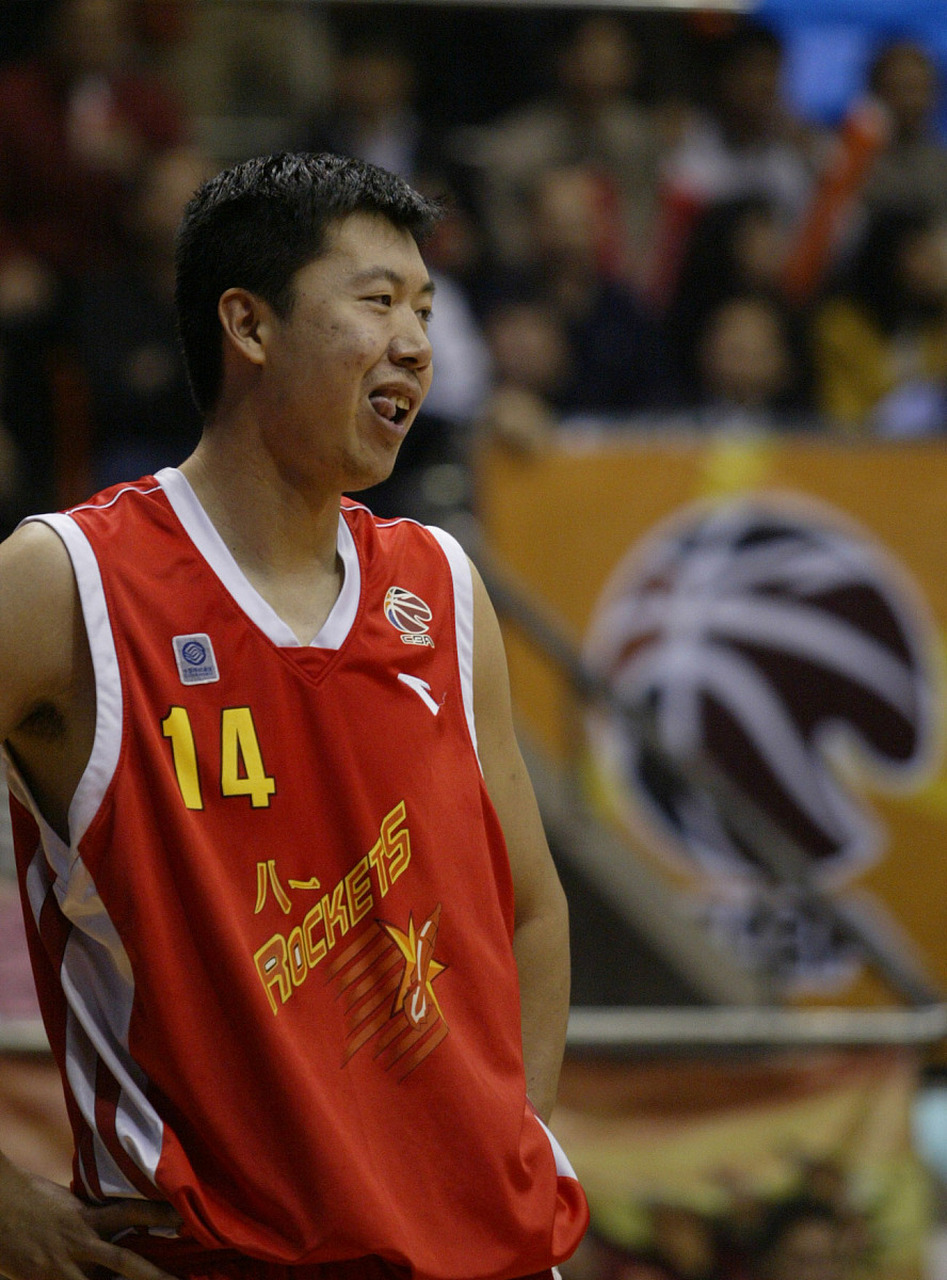 王治郅,1977年7月8日出生于北京,前中国篮球运动员,司职大前锋/中锋