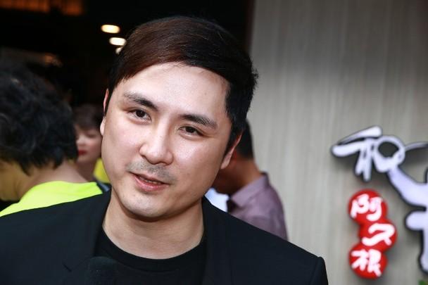 tvb绿叶过生日剧组为其庆生 曾以童星出道黄日华蓝洁瑛教他演戏