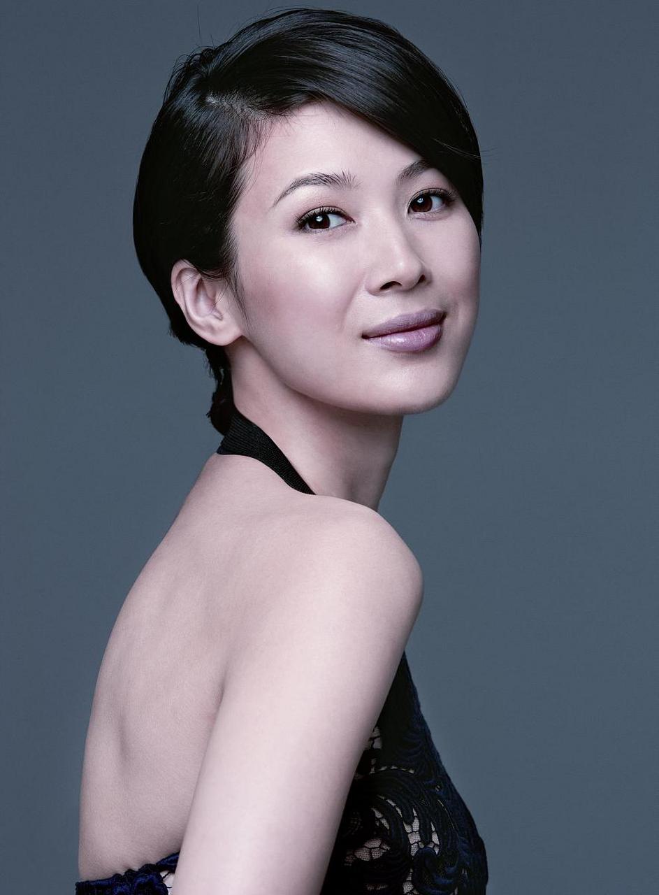 童蕾扮演亮剑中的田雨,漂亮的女护士,与李云龙恋爱,扮演李云龙的