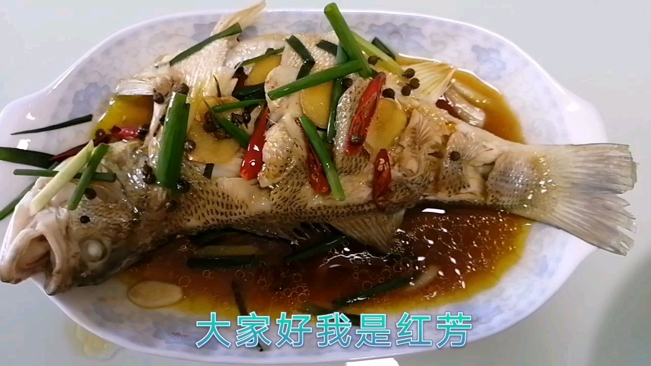 今天教你做清蒸鲈鱼,这样做我家孩子一次吃一条鱼,你能吃下吗