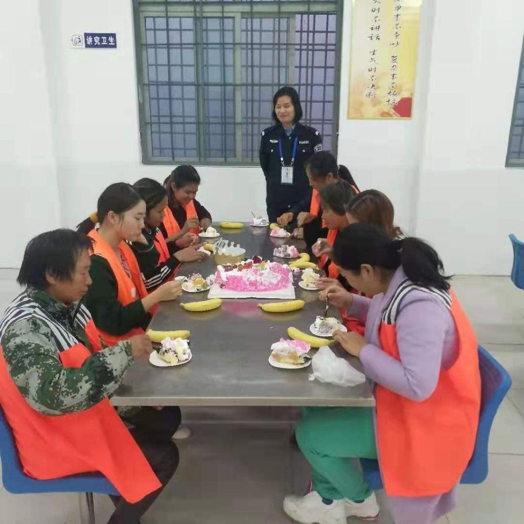 南阳唐河县拘留所为在押人员过生日
