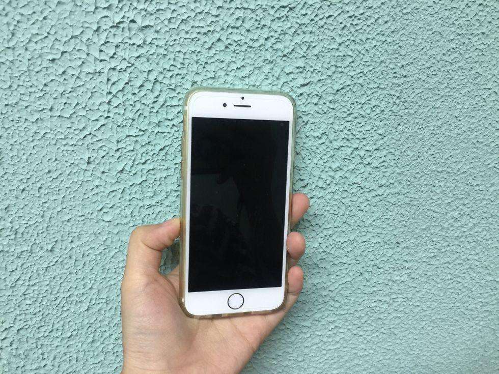 大妈火车上偷手机竟"甩锅"给孙子!看监控才承认是"一时兴起"