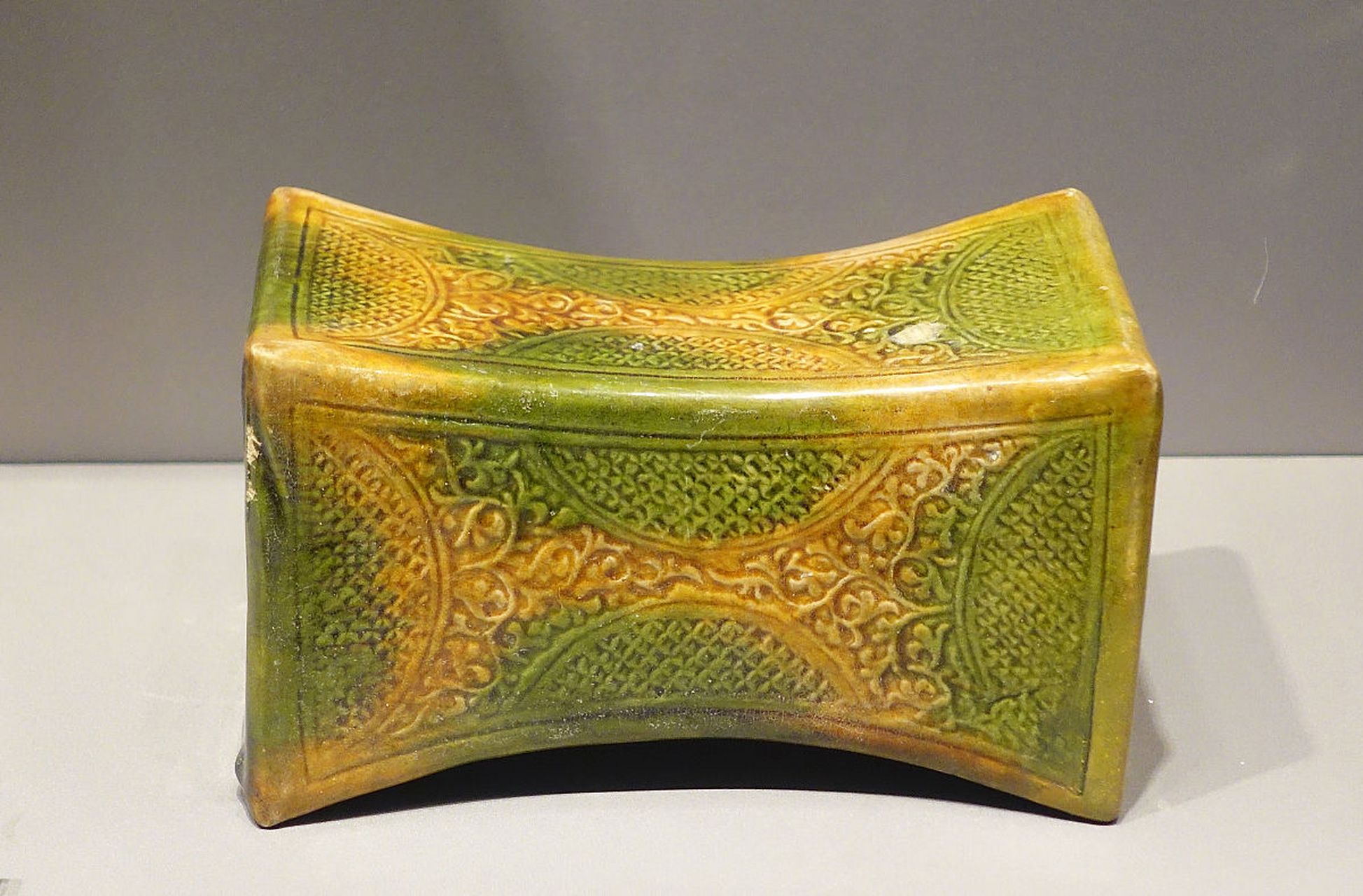 瓷枕在文化,医学,社会和个人方面都有实用性和普及性