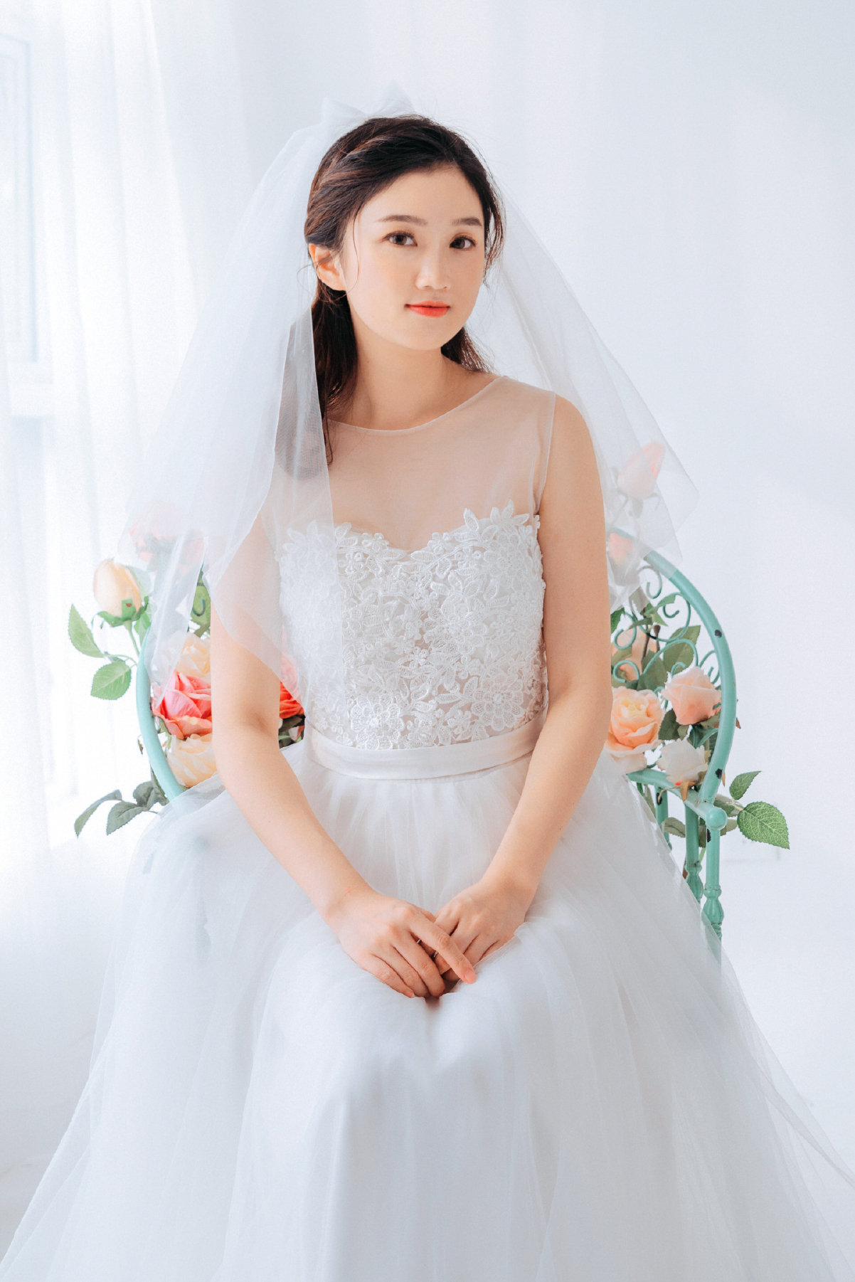 一个甜美可人的妹子