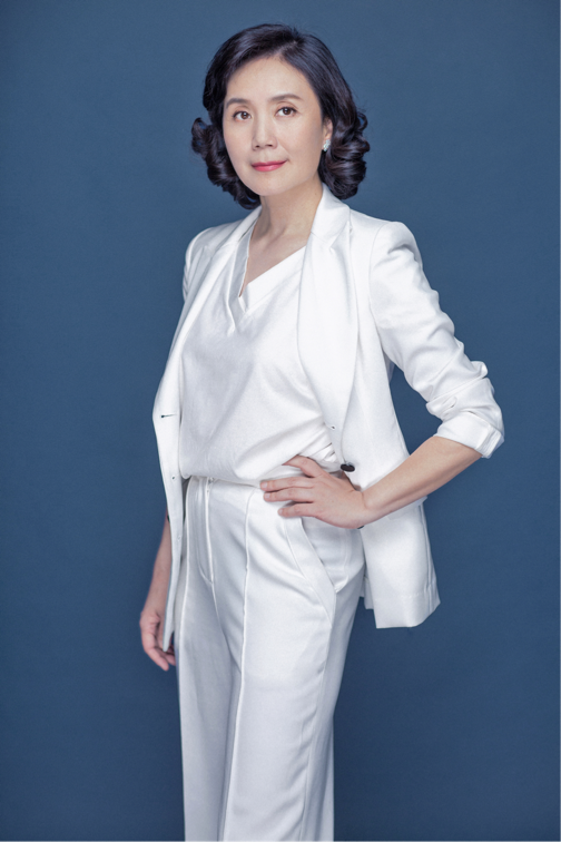 父亲是视帝,17岁上北电,合作姜文一戏爆红,低调嫁初恋恩爱29年