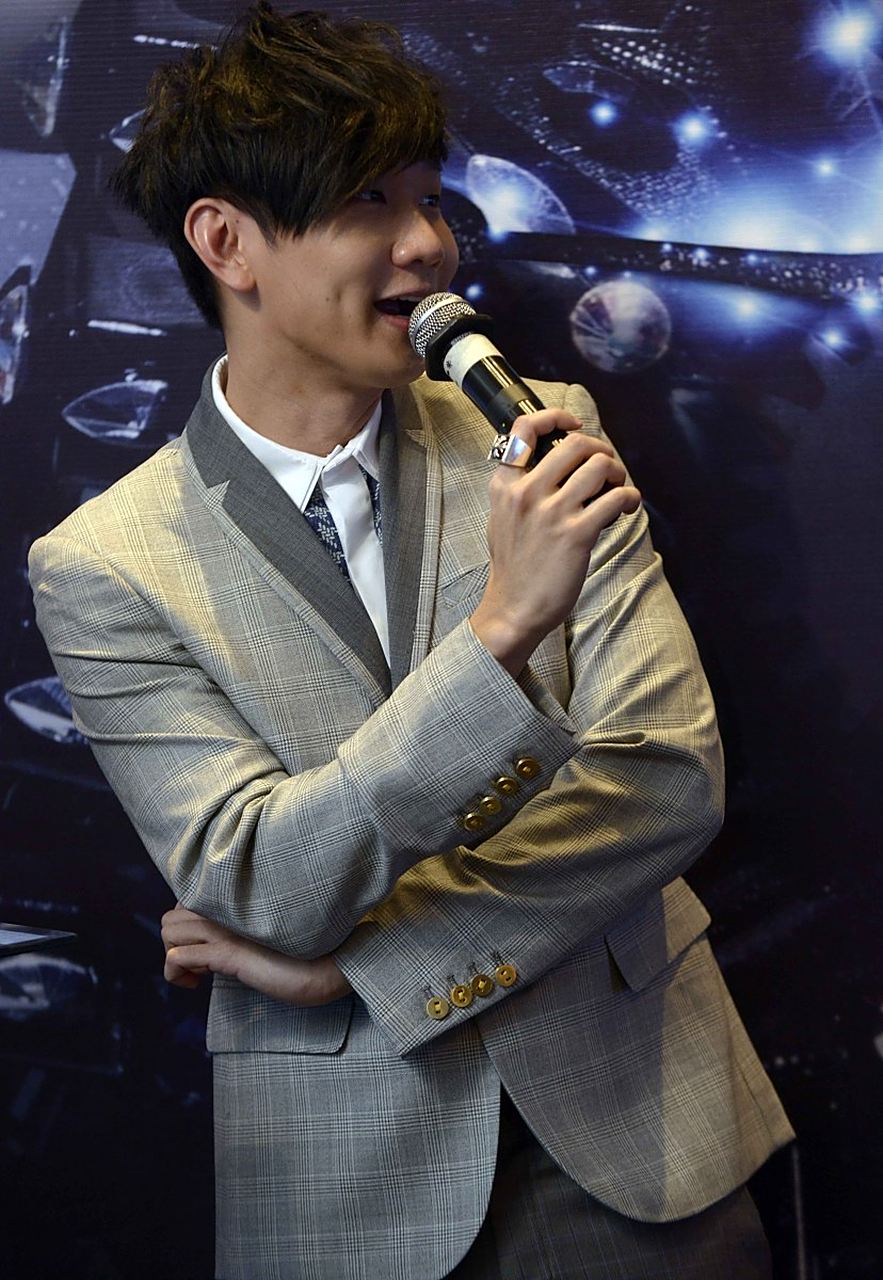 林俊杰与angelababy,两个娱乐圈的大人物,竟然在微博上互动了!