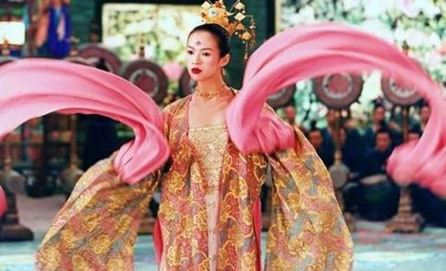 古装剧跳舞的女明星,将舞蹈跳出广场舞的感觉,也许只有关晓彤了