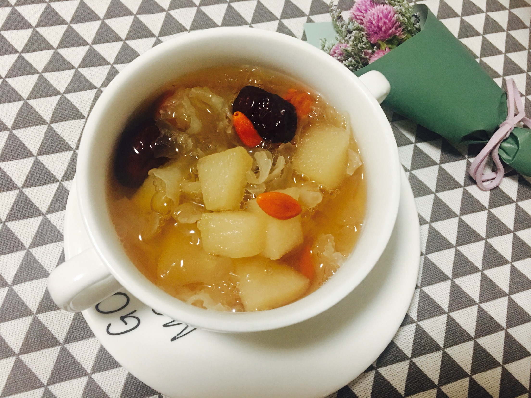 最适合秋季的4款宝宝甜汤,清肺去燥,补脾开胃,预防感冒