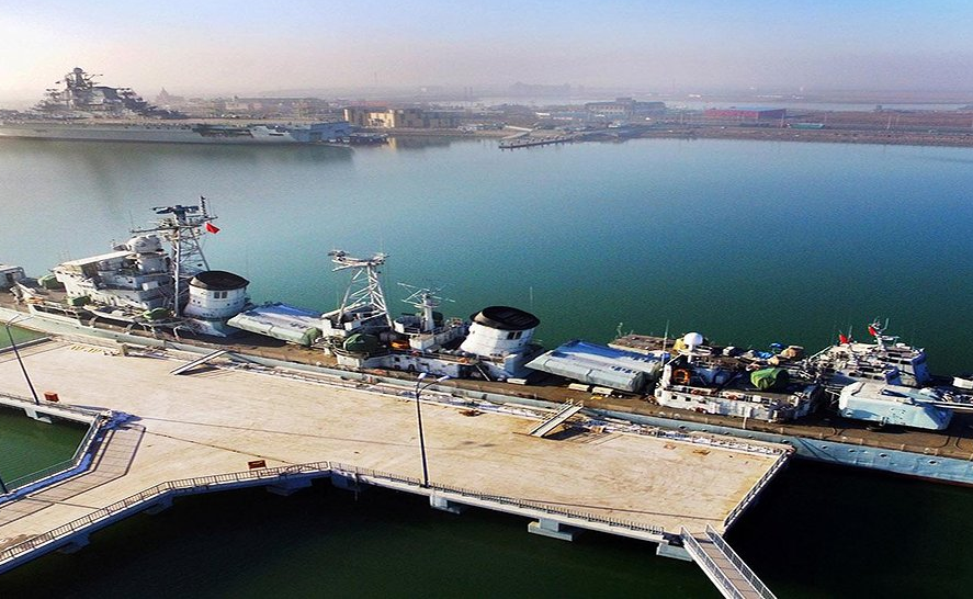 重庆号 "重庆号"驱逐舰,属于051型导弹驱逐舰,西方称为旅大级,舷号"