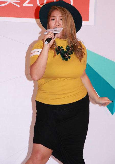 郑少秋的女儿,体态臃肿,重达200斤,颜值还够过关