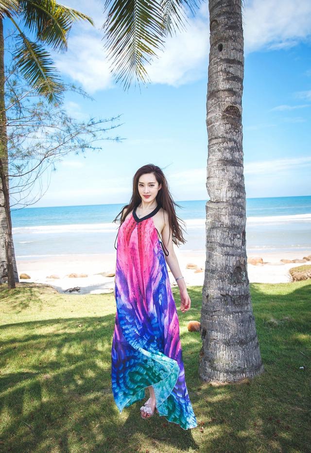 艺术摄影:热带岛屿的风情,眉清目秀的女郎!