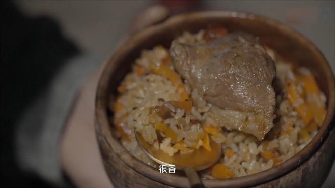 [图]路边野餐：迟来的抓饭，和牧羊人一起吃，看着就很有食欲！