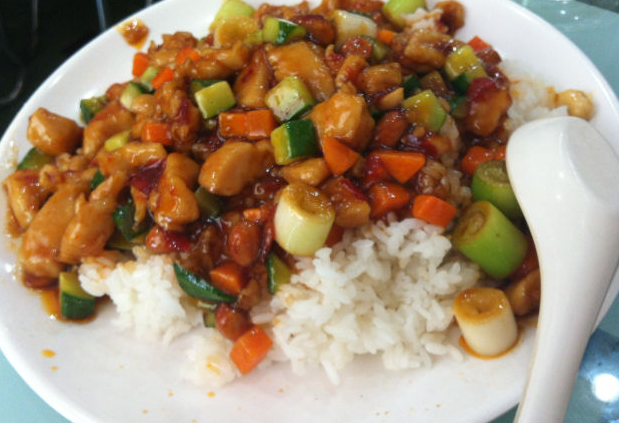 宫保鸡丁盖饭,美味可口的盖浇饭赶快去尝尝吧