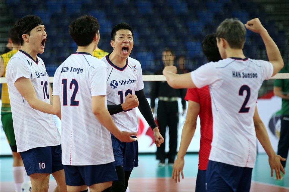 奥运落选赛,韩国男排戏太多了,小动作真多,结果却被砸到想哭泣