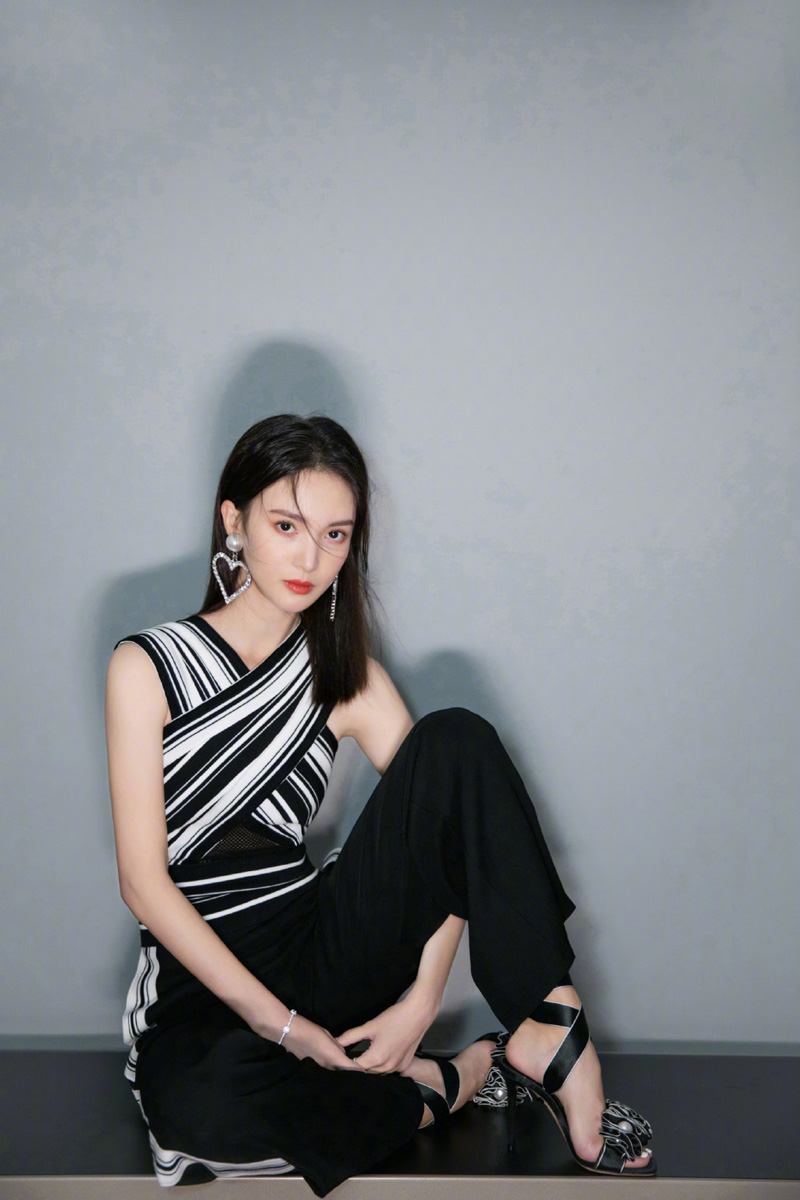 长相精致清纯甜美的内地女演员金晨