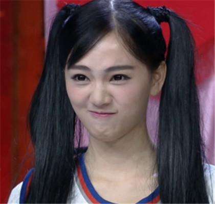 曾火爆一时的樱花女神黄灿灿,如今被质疑整容过度,清纯形象不再