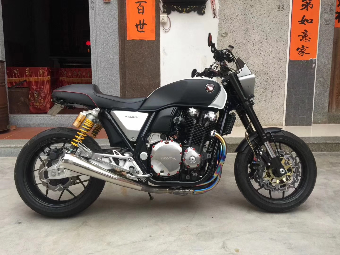 五万块买了辆改装摩托车,车主说是本田cb1100,真的吗?