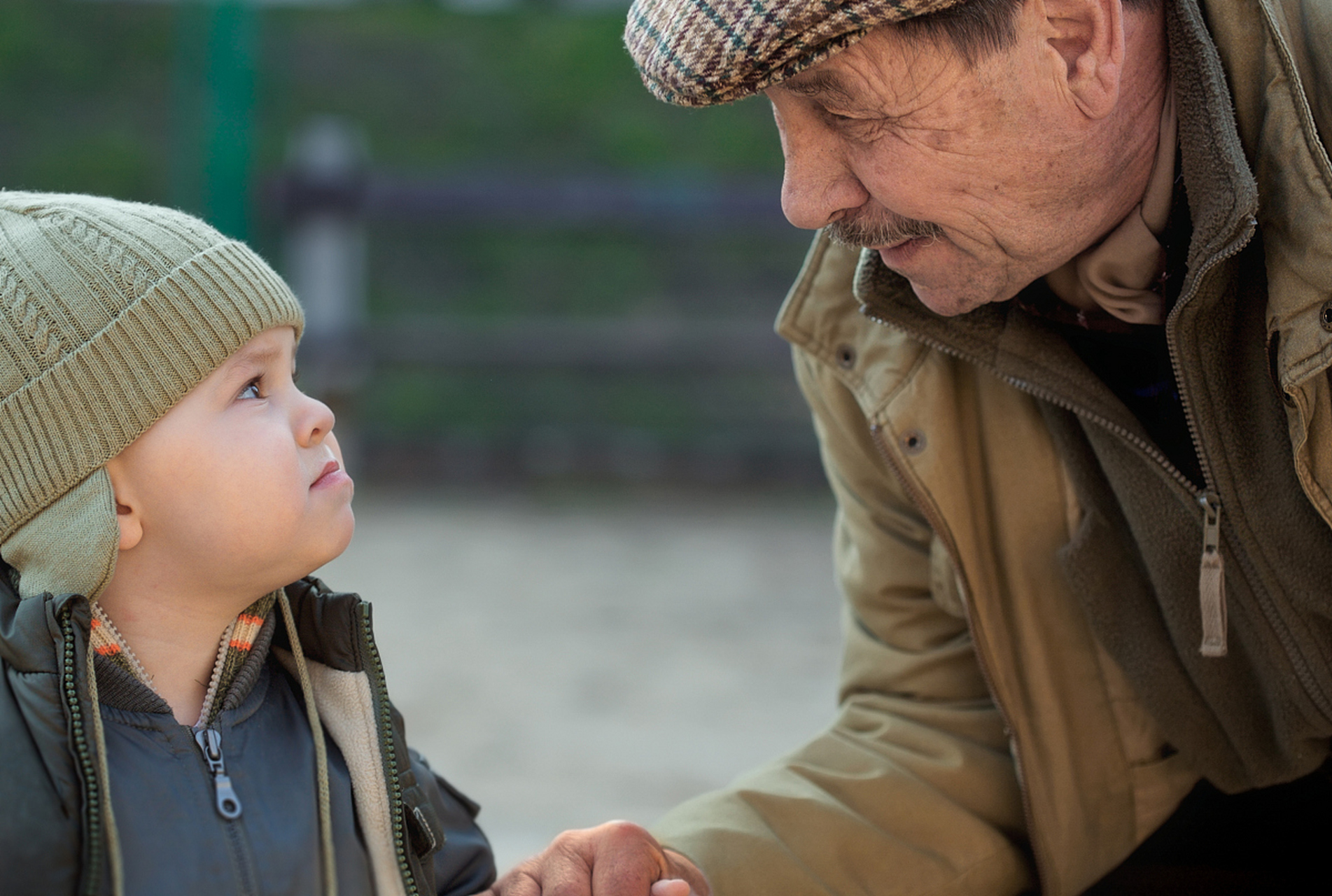 祖孙情深  故事发生在一个小村庄中,男主角是一位快乐,聪明的孩子,他