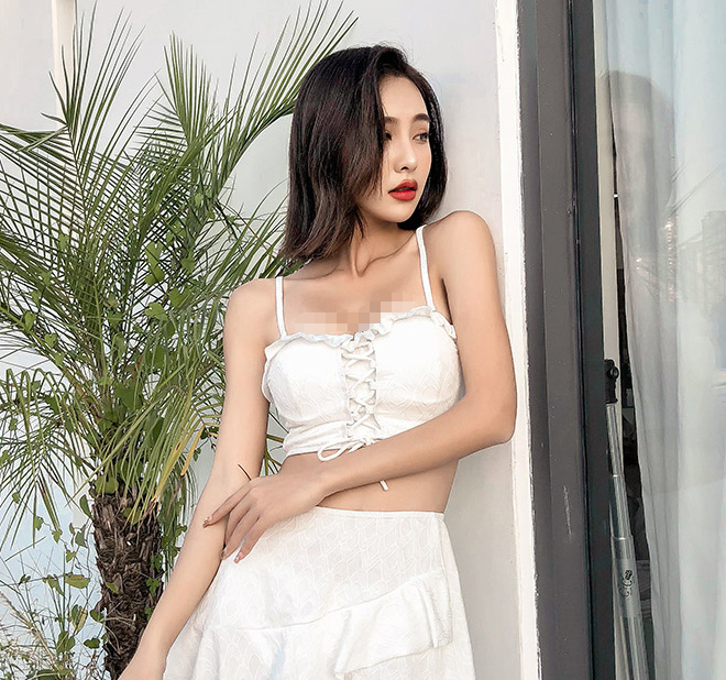 小张歆艺阳光下拍写真,一身白色泳衣显身材,网友:太高冷了