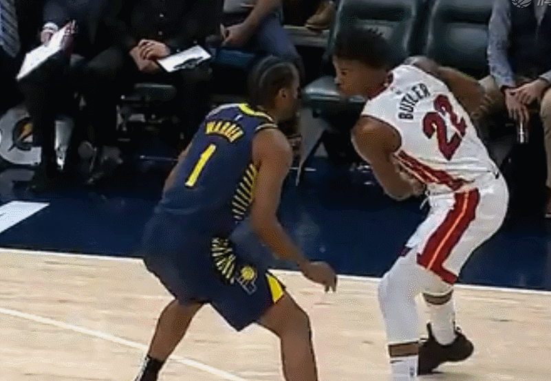 热巴沃伦激情互喷!巴特勒送上飞吻约定3月决战