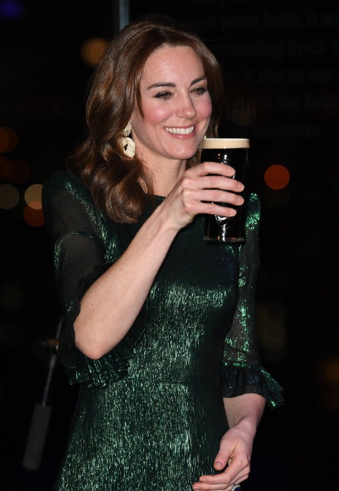 凯特·米德尔顿(kate middleton,1982年1月9日—),英国威廉王子的妻子