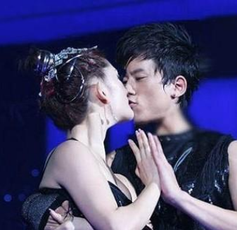 她是张杰的前女友,当众甩谢娜两巴掌,嫌贫爱富,今落魄无人识