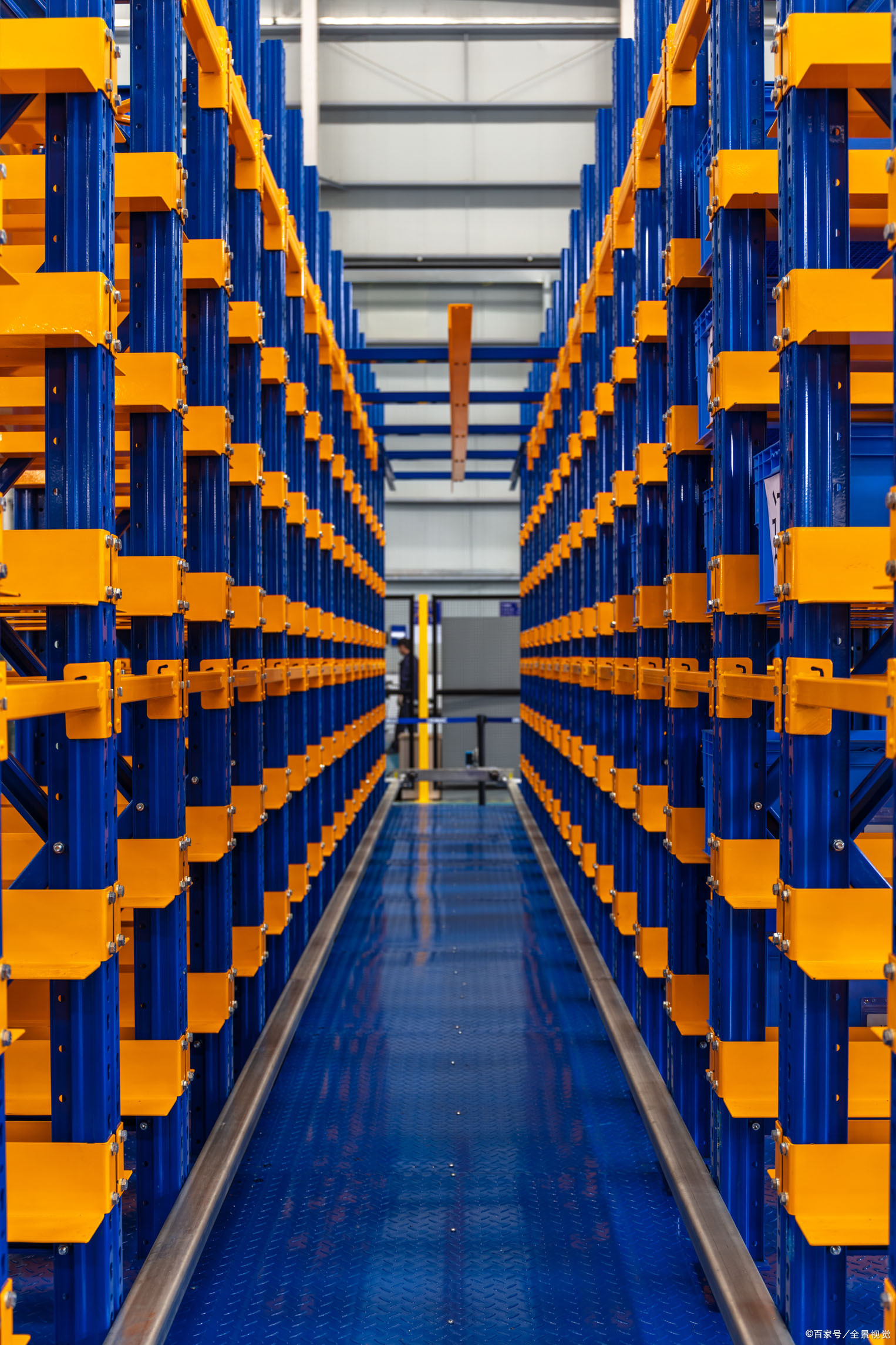 事实上,你的仓库货架的设计和布局可以影响你的仓库操作的生产力,影响