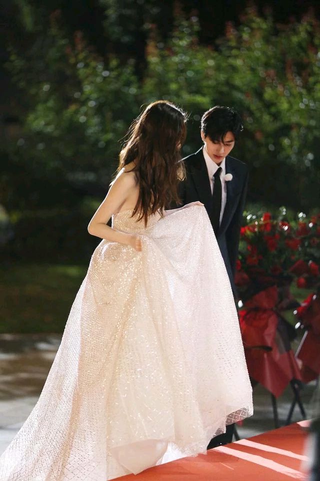 《奔跑吧》开拍,粉丝打趣郑恺被甩,蔡徐坤和angelababy组cp