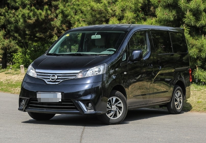 前排的空间很大,而且驾驶员在驾驶的时候,也会有很好的视觉效果.