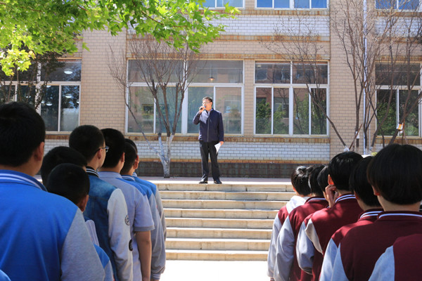 济南高新一中开展地震应急疏散演练