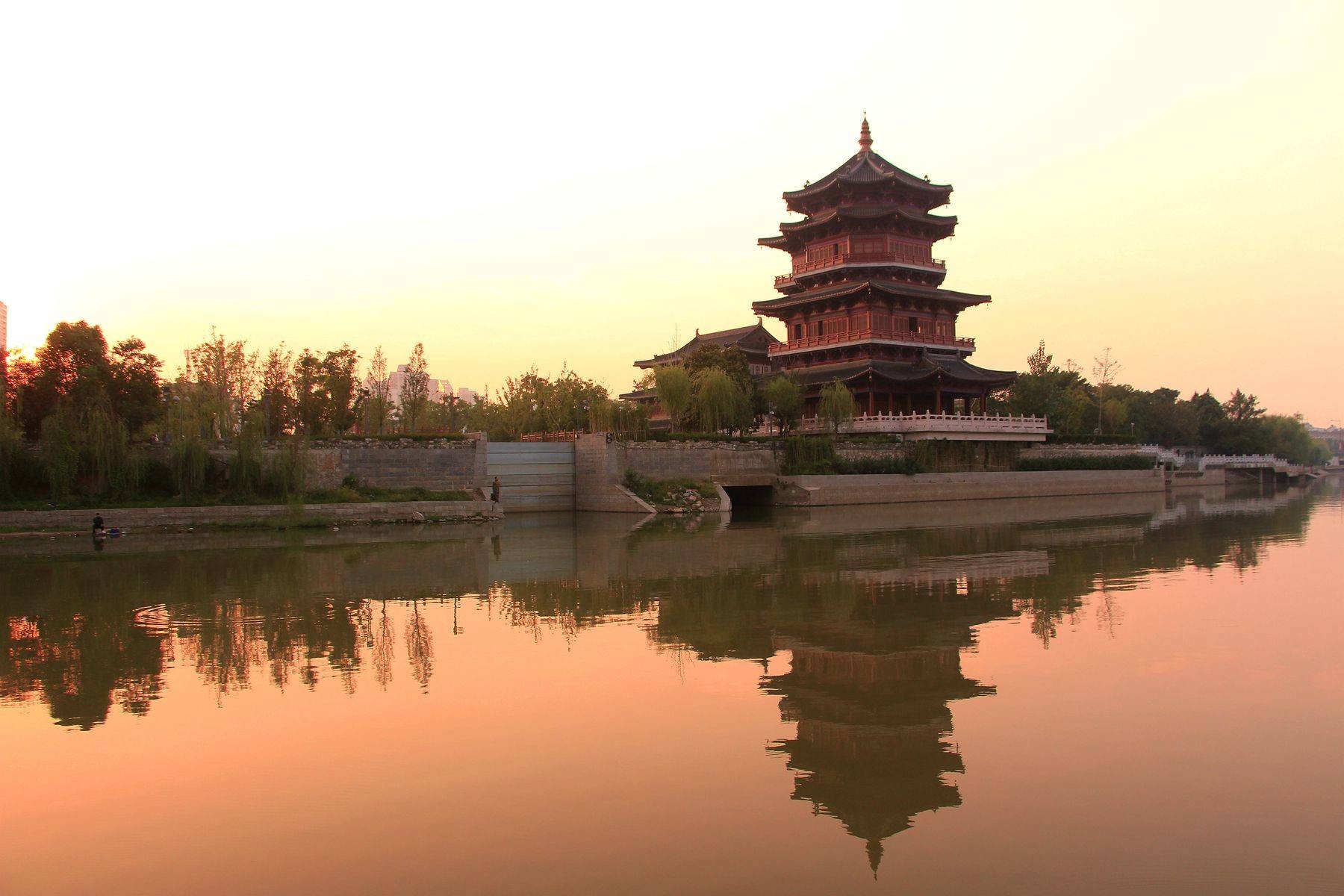 辛弃疾另一首绝佳的登建康赏心亭之作,比"楚天千里清秋"更凄凉