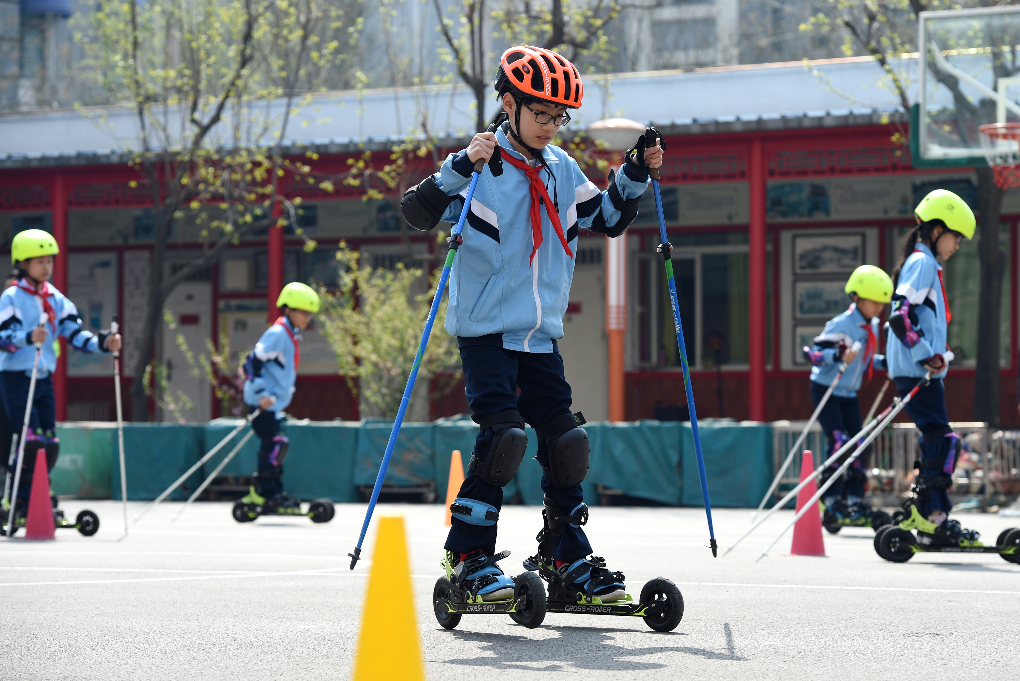全民健身——操场上的"旱地滑雪"课(3)