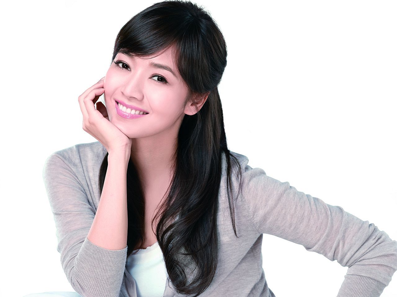 侯佩岑公公被曝欠赌债345万,电话空号失联,儿子儿媳不知情