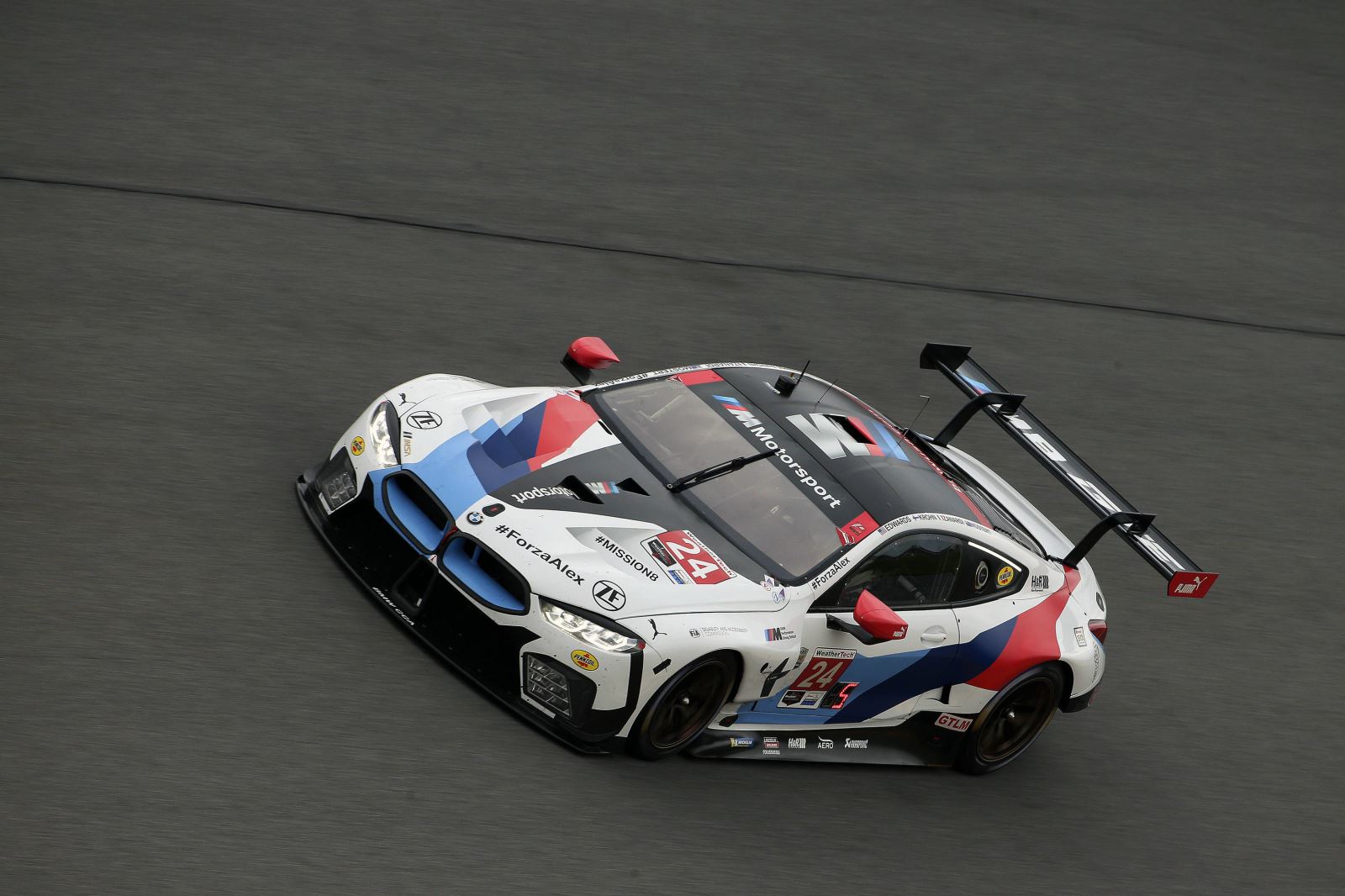 不断突破自我 bmw m8 gte夺得戴通纳24小时耐力赛冠军