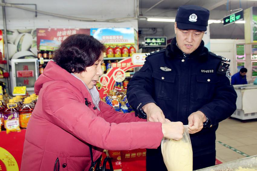 阳光一样灿烂的好民警张春伟