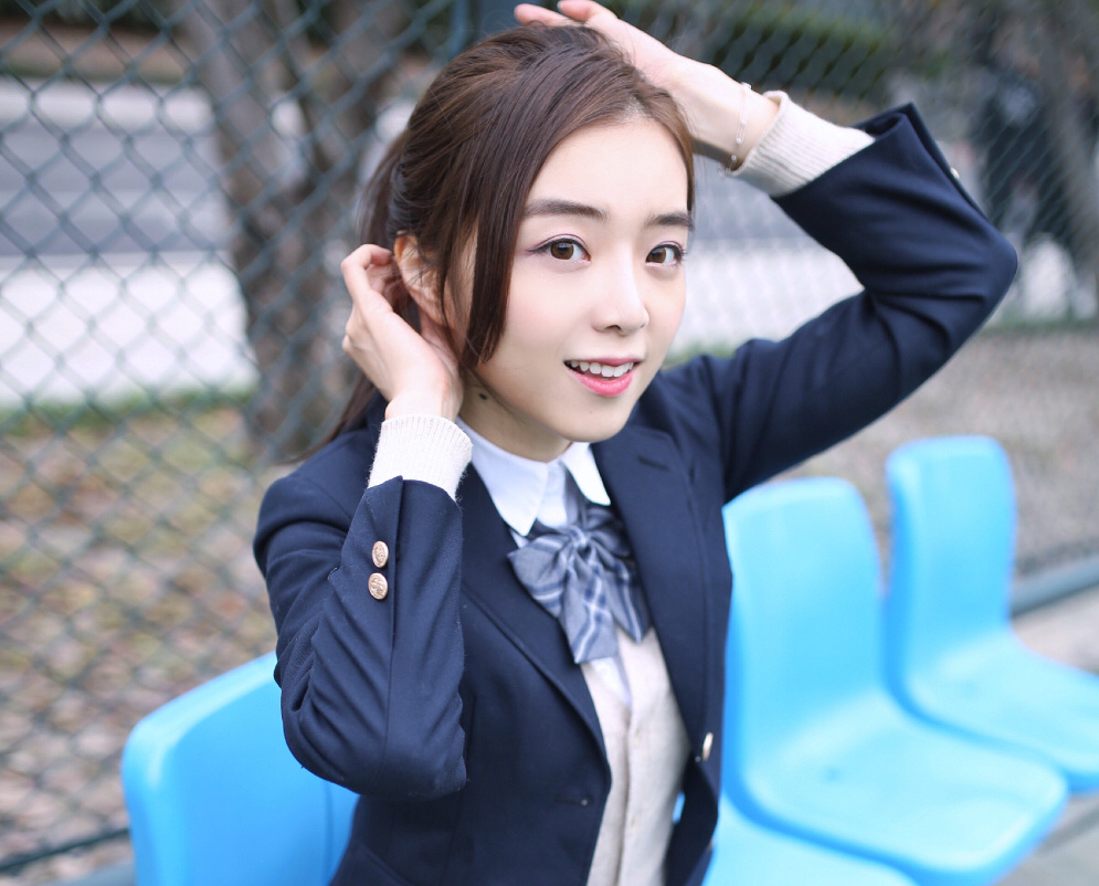 c9女装大佬最新动态,和女友照片引起热议,网友:那不是余霜吗?