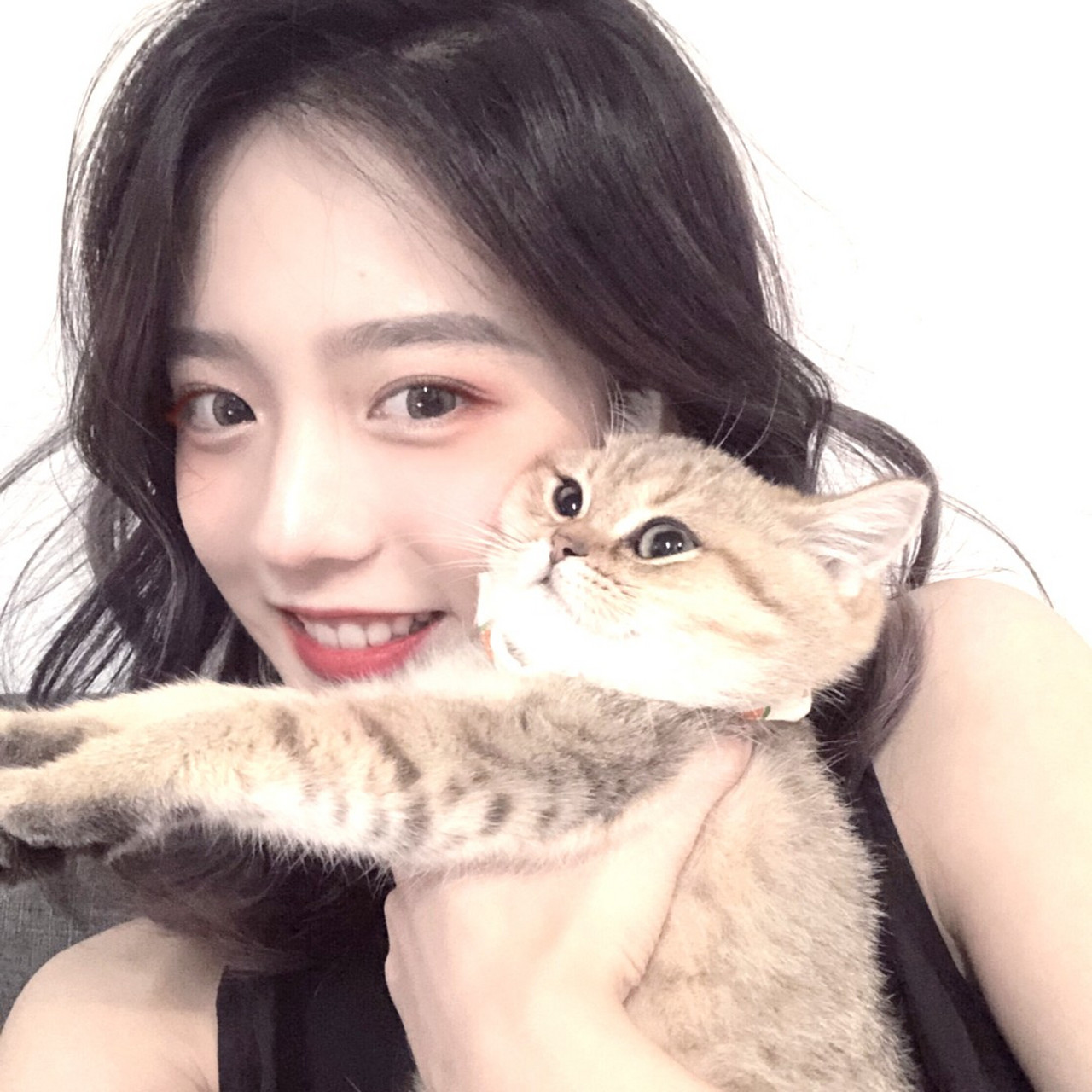 成语新释"远交近攻":孩子做作业的时侯,离的远一点还能交流交流,离的