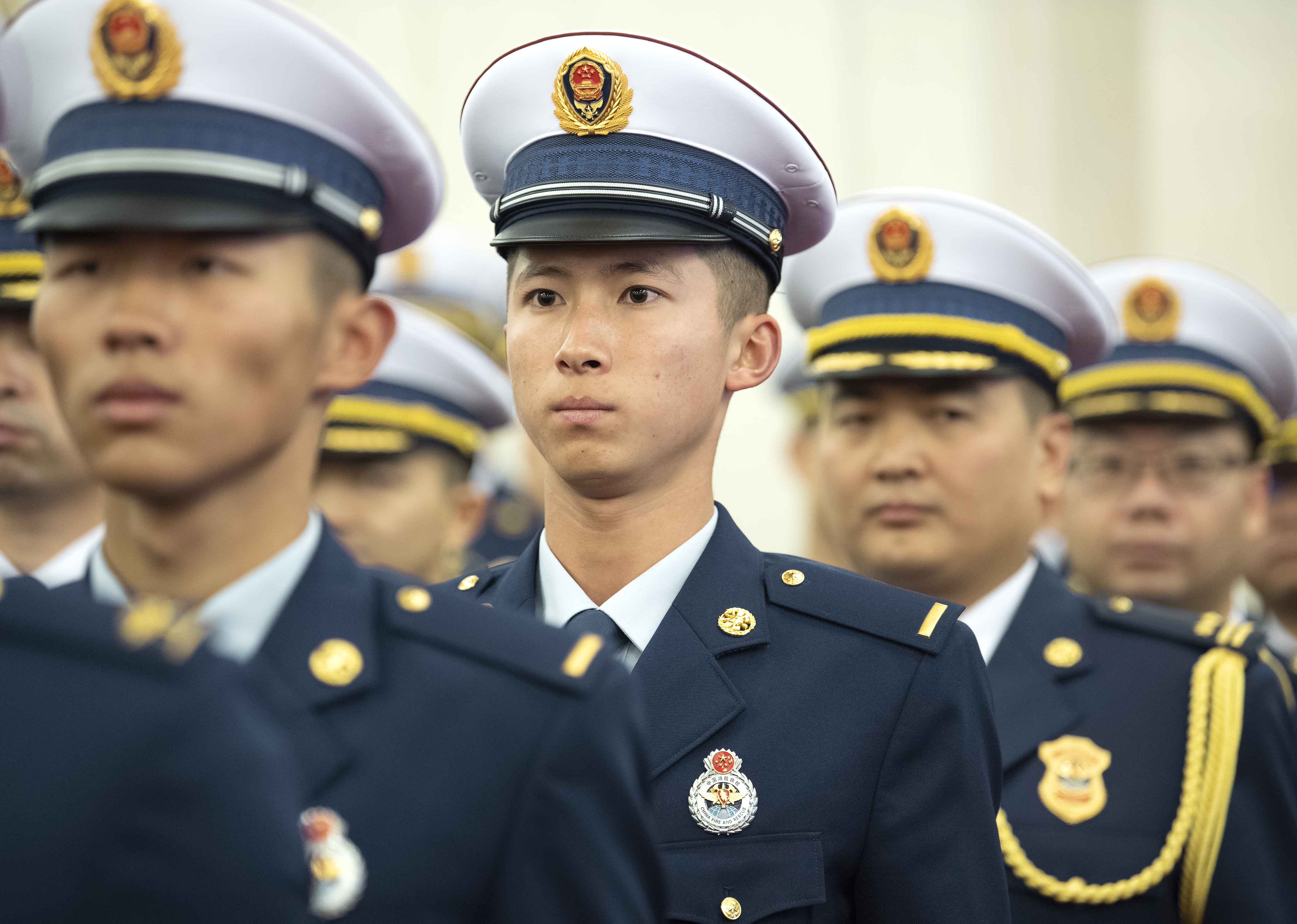 国家综合性消防救援队伍授旗仪式在京举行