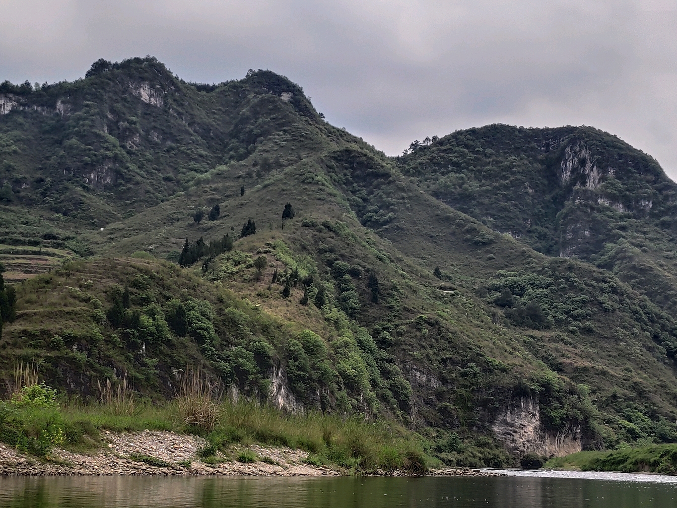 贵州凯里清水江沿岸风光,仿佛一幅传统的山水国画