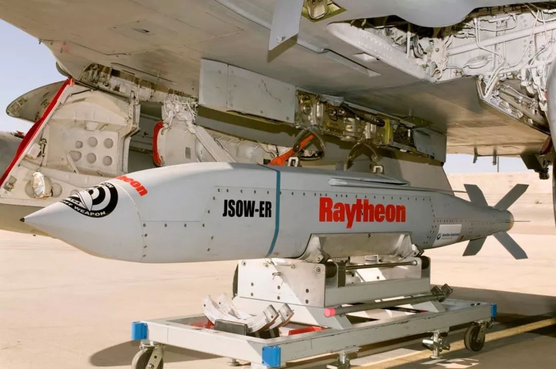 雷神公司公布的"增程型联合防区外攻击武器"(jsow-er)滑翔导弹照片