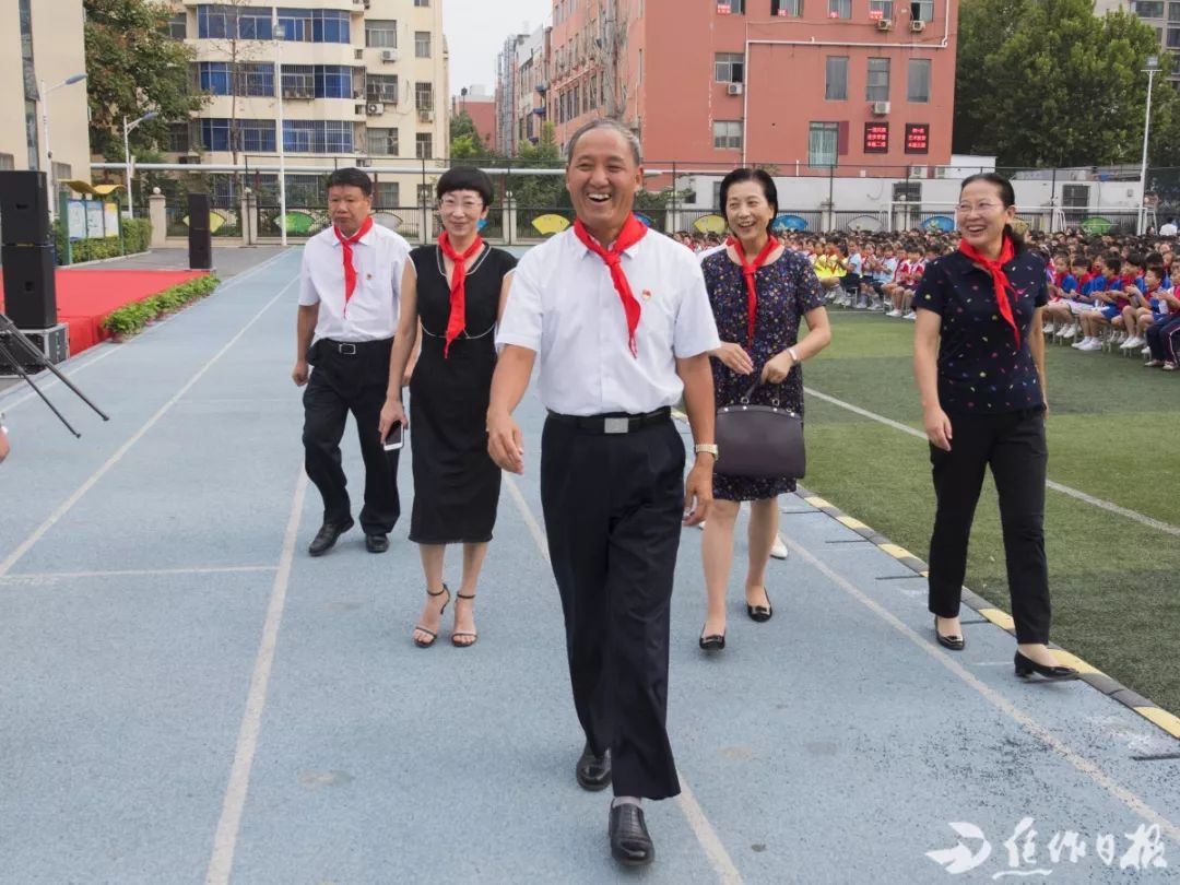 焦作丰泽园小学孙老师图片