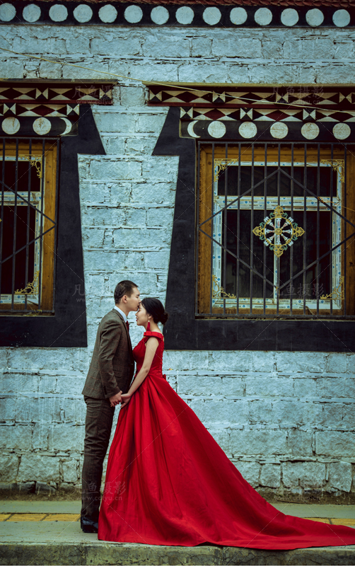 稻城亚丁旅拍婚纱照景点洛绒牛场