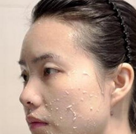 为什么很多女生化完妆脸上会"搓泥"?是你的护肤工作没到位!