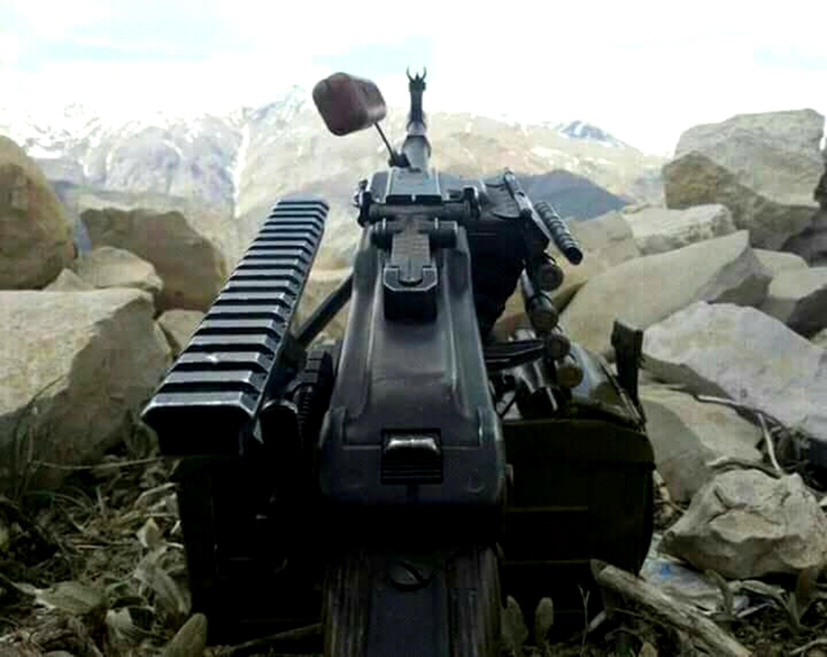 m134型速射机枪:美国陆军型号称为m134型速射机枪,7.