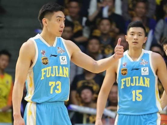 王哲林失最好帮手!赵泰隆离队福建水花兄弟解散,新赛季前景不妙