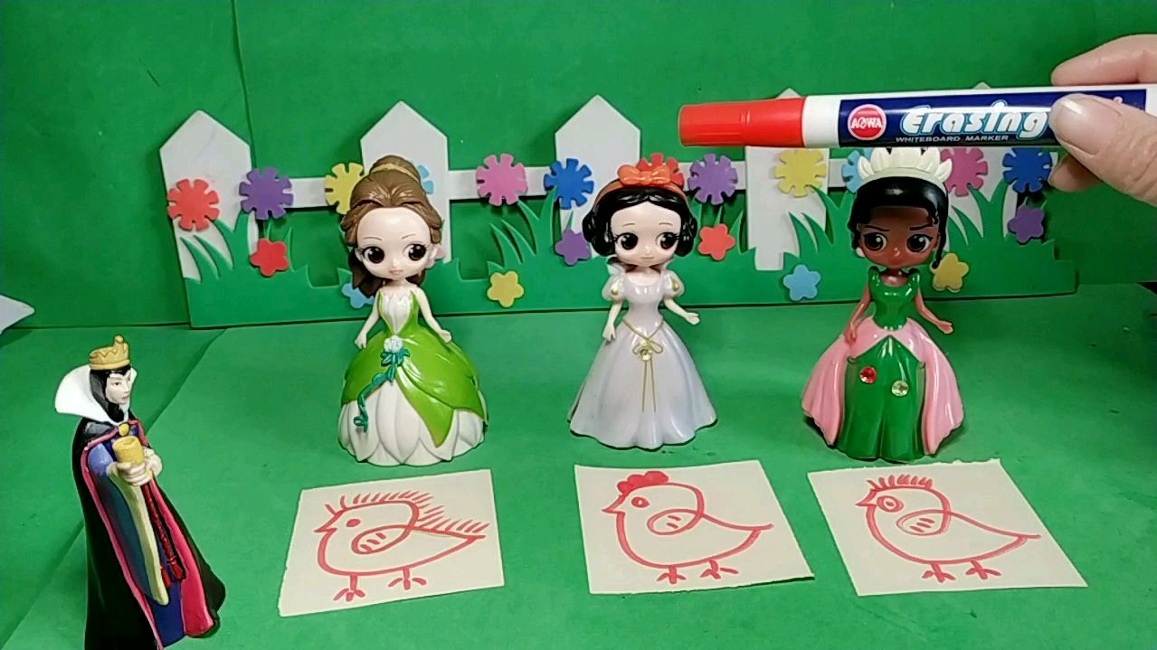 三位公主给小鸡画头发,谁画的好看