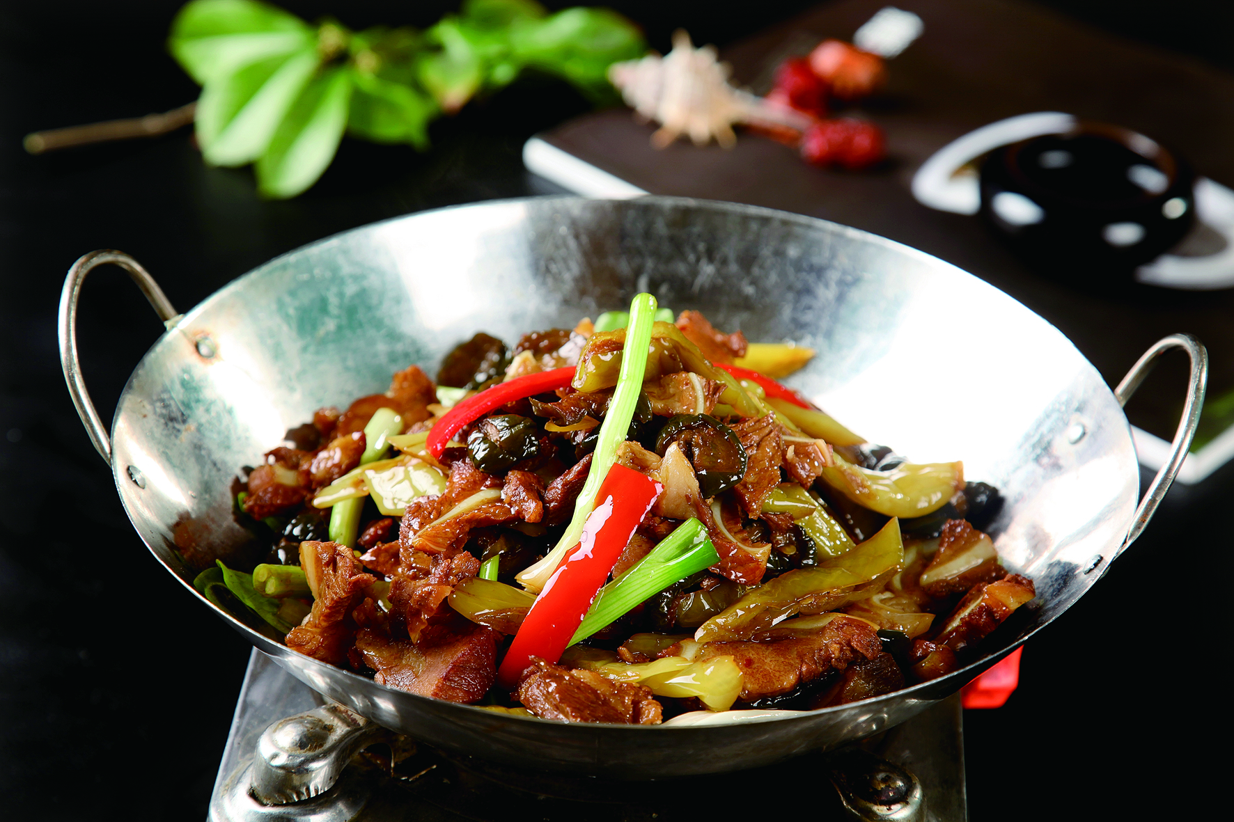 每天六道家常菜:招待朋友适合做这几道菜  干锅酱椒月牙骨