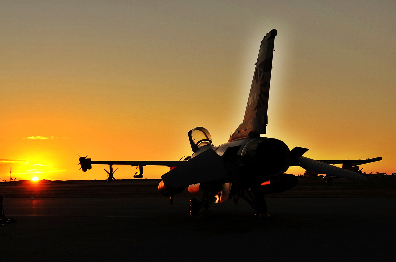 美军f16战斗机横跨美国进行作战训练