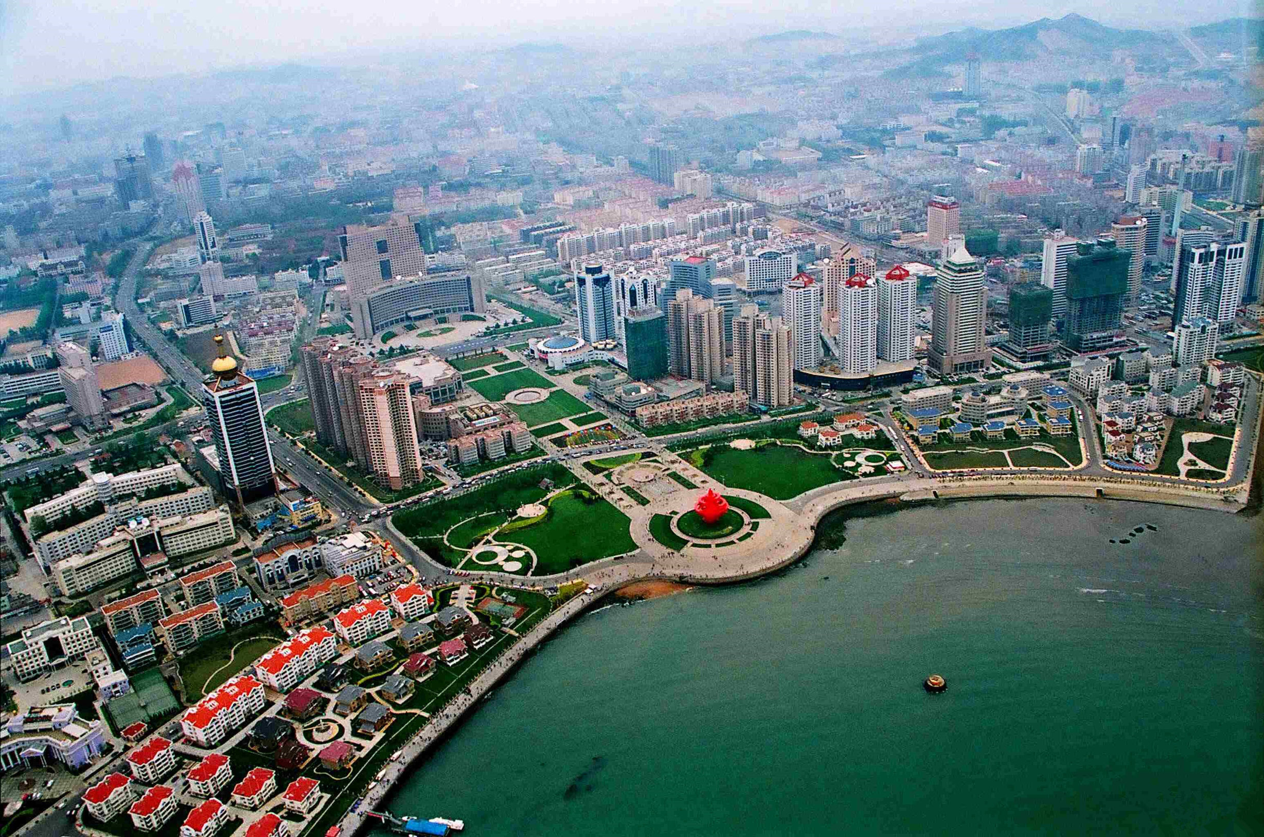 北京,中国的首都,本身就拥有强大的军事基础,同时北京是中国的政治